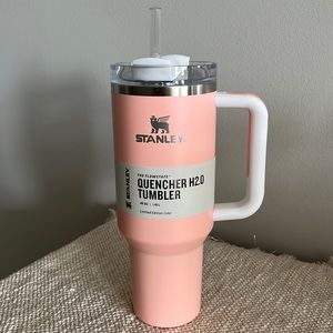 Brand New Stanley 40 oz Quencher H2.0 Tumbler Limited Edition in Peach